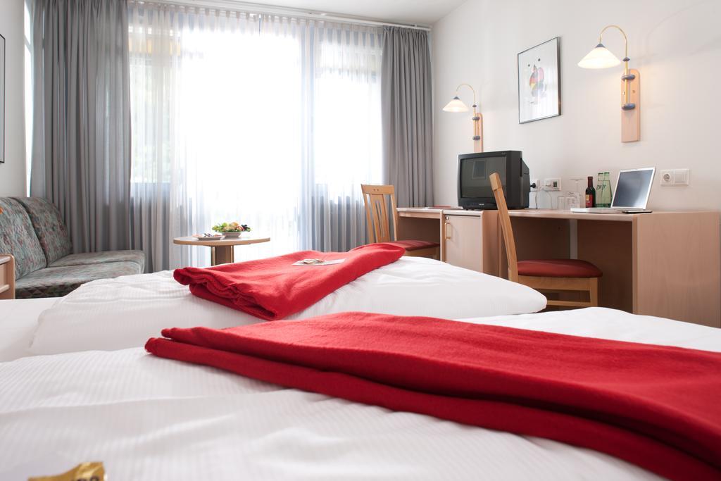Behringers Freizeit - Und Tagungshotel โกสไวน์ชไตน์ ภายนอก รูปภาพ